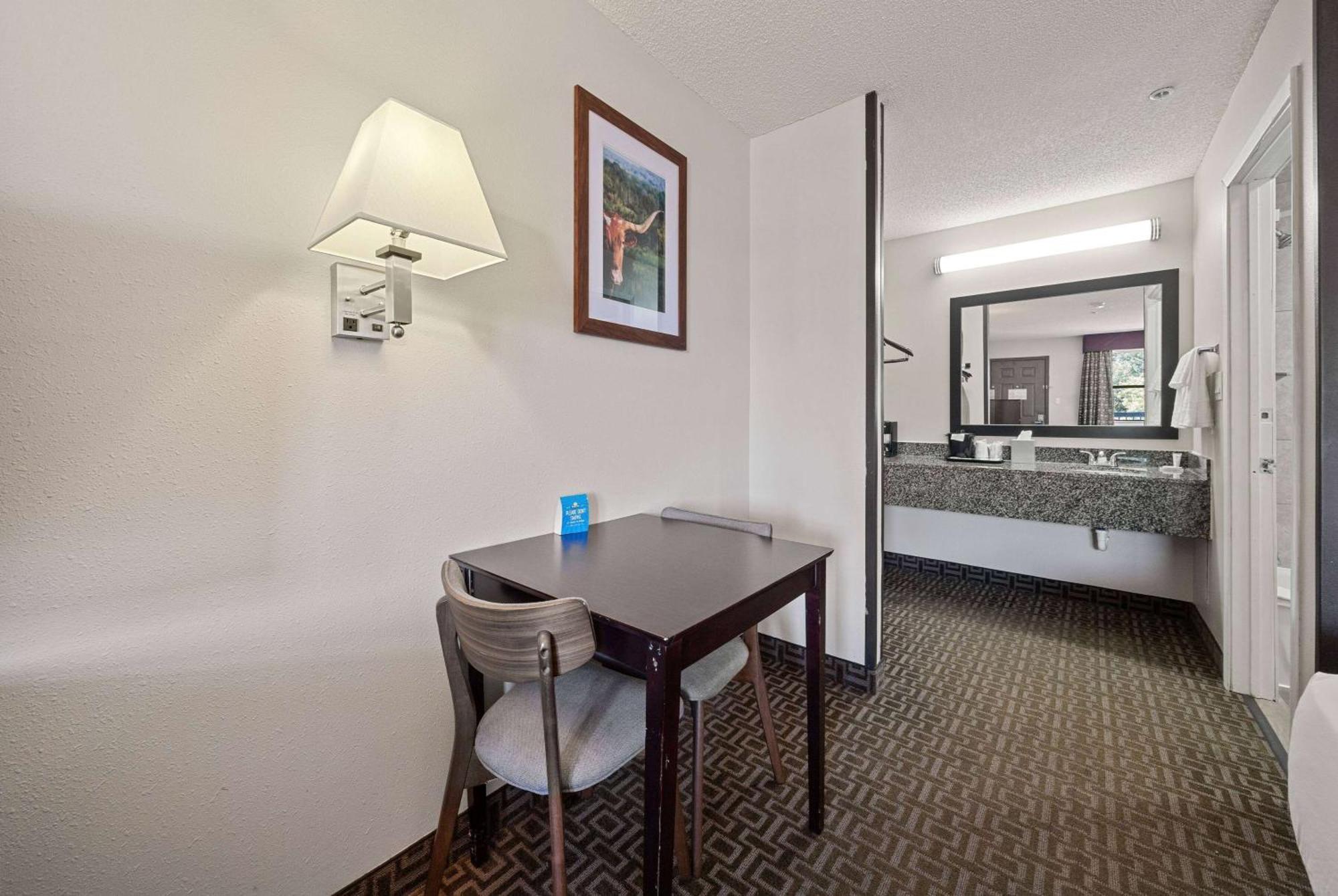 Days Inn By Wyndham Round Rock Buitenkant foto