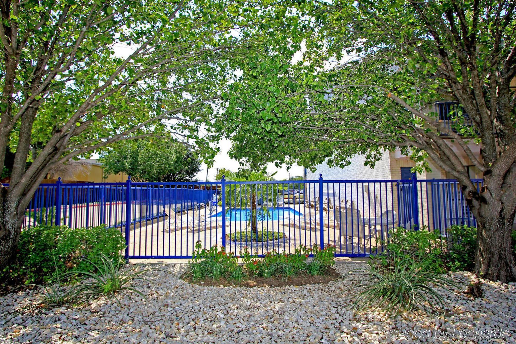 Days Inn By Wyndham Round Rock Buitenkant foto