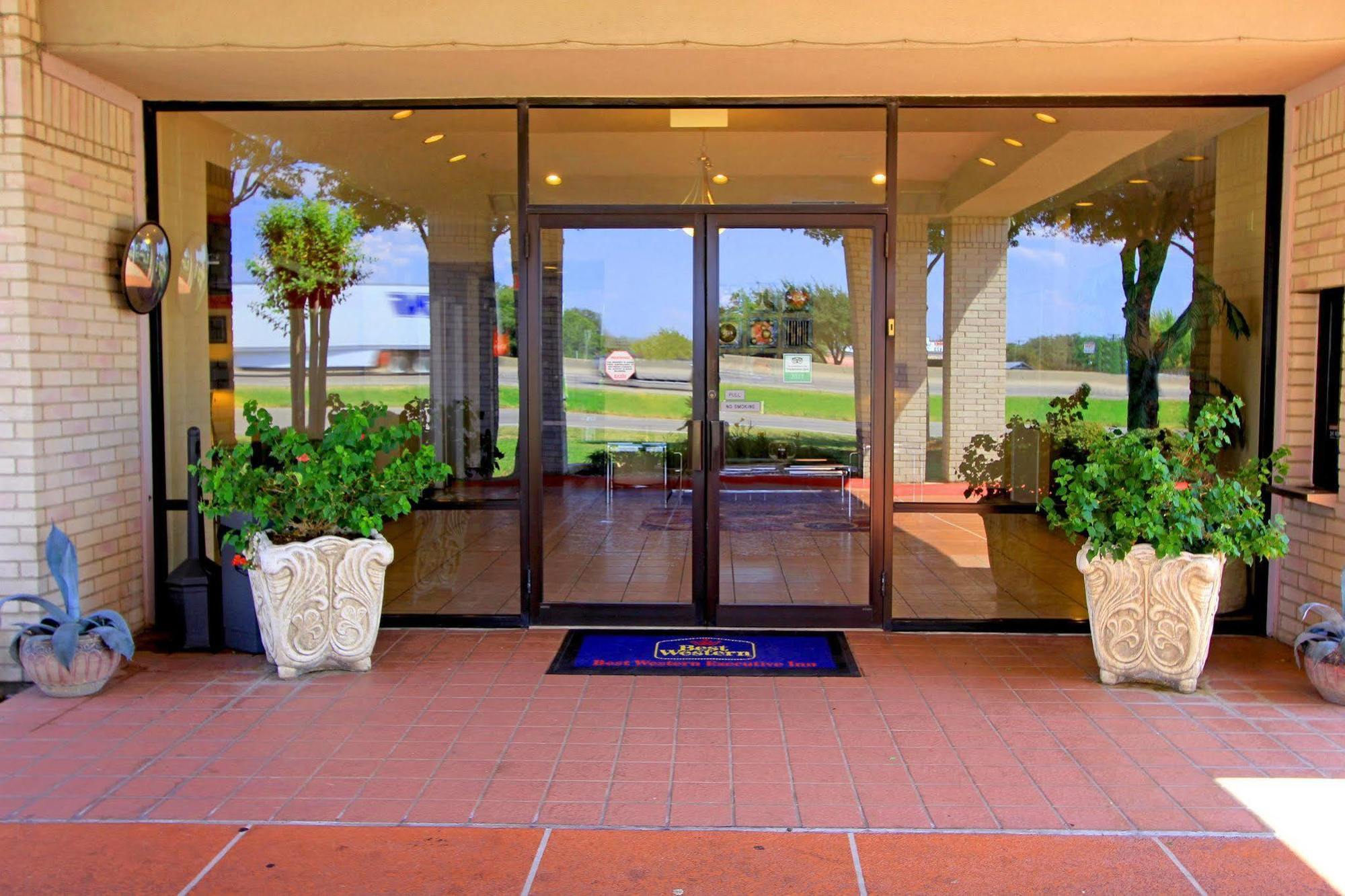 Days Inn By Wyndham Round Rock Buitenkant foto